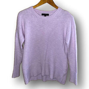 Banana Republic wool blend high low sweater. Crew neck. Curved hem.